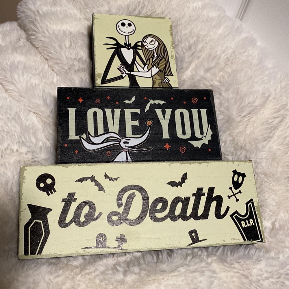 Nightmare before Christmas love you to death sign